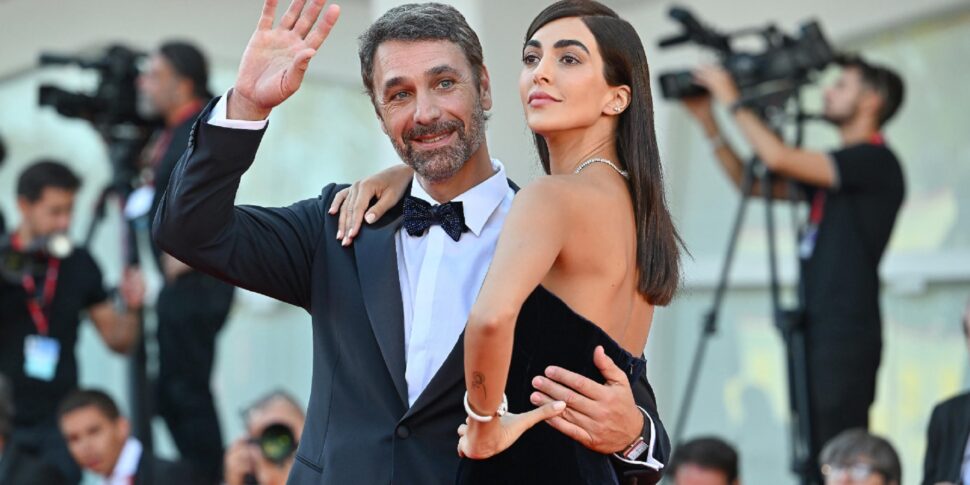 ricatto sugli audio rubati a raoul bova indagato un amico della modella martina ceretti