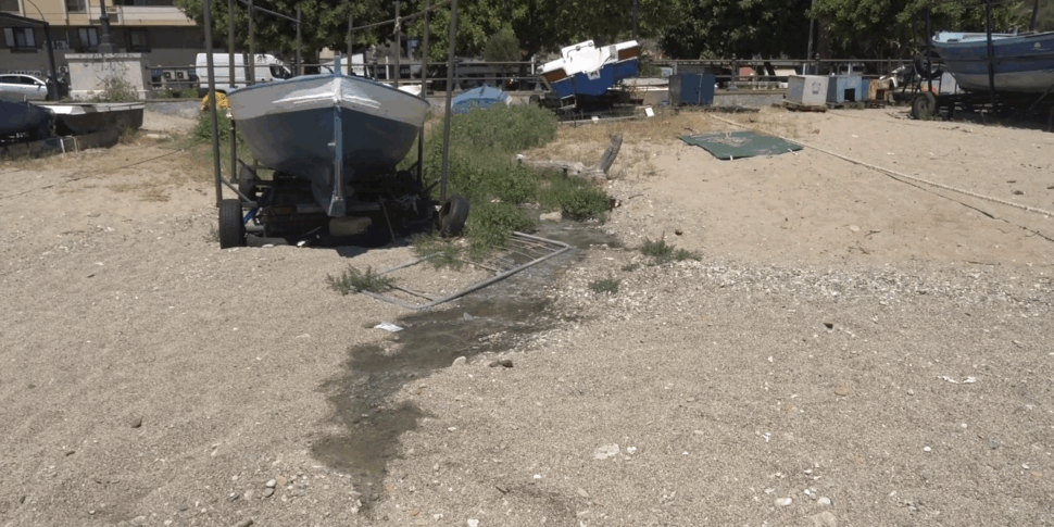 Messina, la fogna che scorre sulla spiaggia del Ringo: l'Amam cerca le origini dei liquami