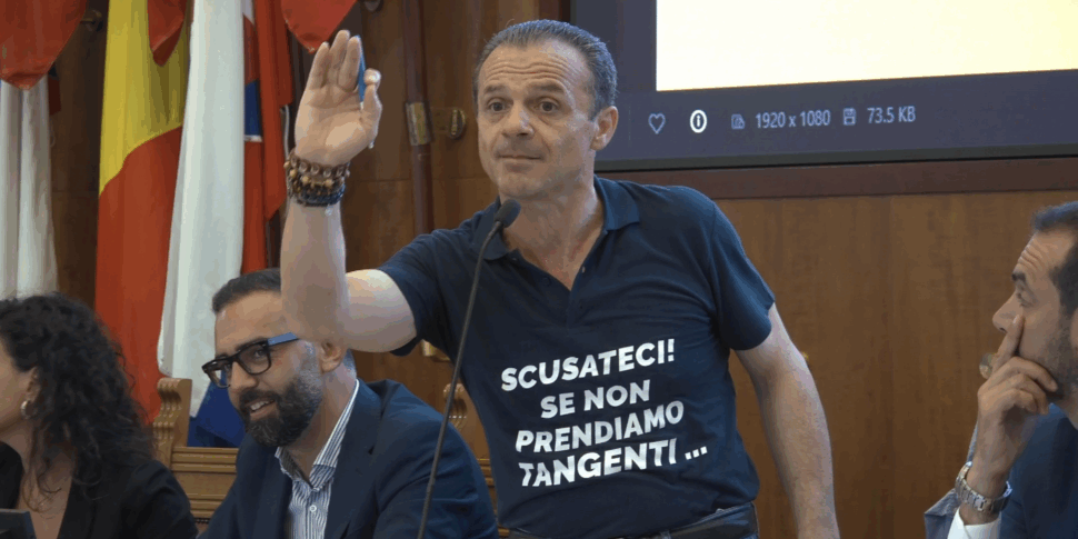Finanziamento a "Sud chiama Nord", De Luca prova a fare chiarezza tra dietrologie e fantasmi