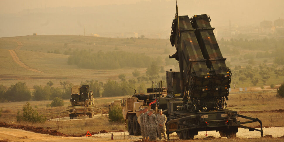 https://assets.gazzettadelsud.it/2025/07/U-s-service-members-stand-by-a-patriot-missile-battery-in-gaziantep-turkey-970x485.jpg