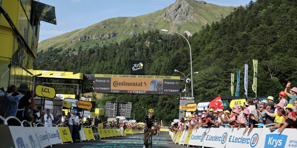 Tour de France, Yates vince tappa. Healy nuova maglia gialla Tour de France, Yates vince tappa. Healy nuova maglia gialla