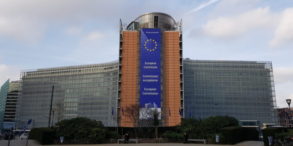 la commissione ue adotta il 19176 pacchetto sanzioni contro mosca