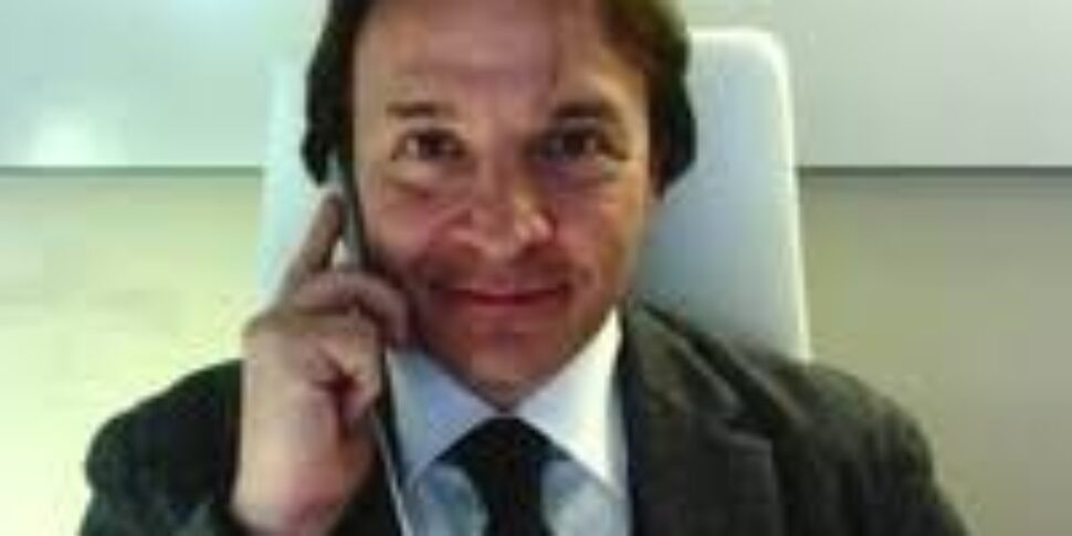 Giancarlo Di Vella, il prof condannato per violenza sessuale e molestie torna a insegnare a Bari Giancarlo Di Vella, il prof condannato per violenza sessuale e molestie torna a insegnare a Bari