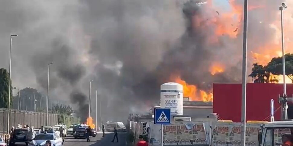 La terribile esplosione a Roma. "Un uomo era avvolto dalle fiamme: l La terribile esplosione a Roma. "Un uomo era avvolto dalle fiamme: l