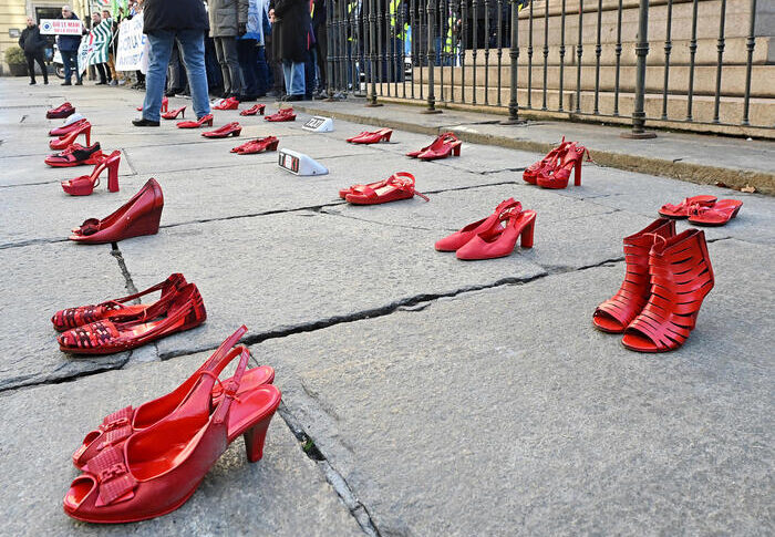 Ddl femminicidio: via libera unanime del Senato, passa alla Camera. Ergastolo per chiunque provochi la morte di una donna Ddl femminicidio: via libera unanime del Senato, passa alla Camera. Ergastolo per chiunque provochi la morte di una donna