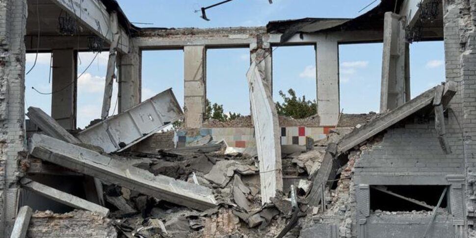 Strage in Ucraina, una donna incinta tra i 25 morti. Trump irritato dopo la mancata risposta di Mosca al suo ultimatum: "E