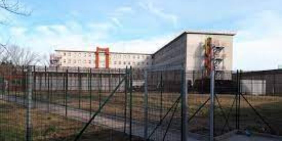 detenuto condannato per la strage di corinaldo esce per la tesi di laurea e non torna in carcere