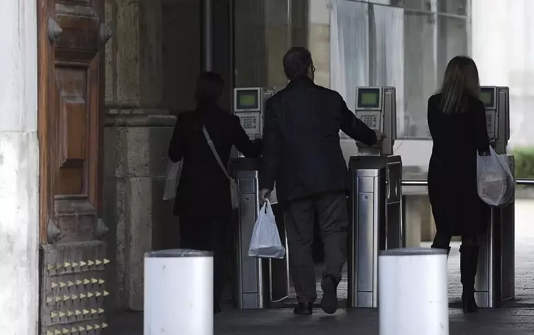 illegittimo il tetto di 240mila euro negli stipendi della pa la decisione della consulta