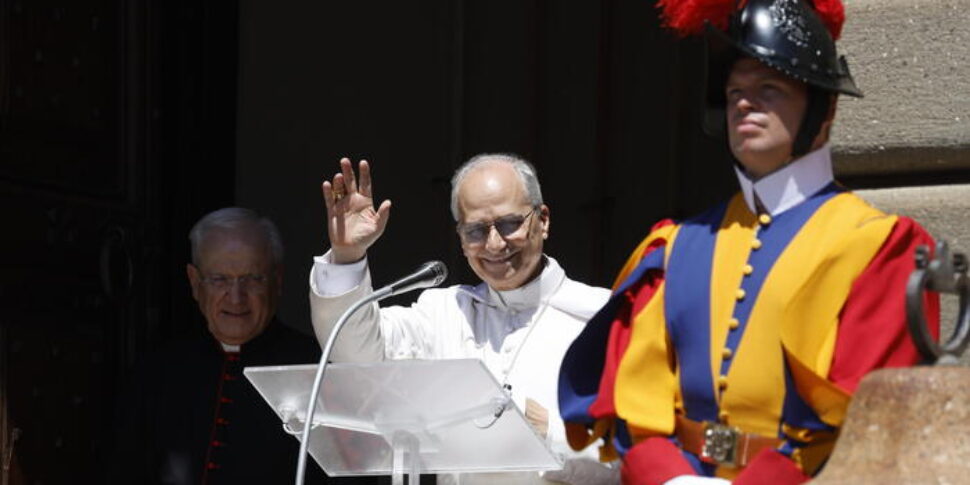 Papa Leone XIV ai giornalisti: "Il mondo non sopporta più la guerra" Papa Leone XIV ai giornalisti: "Il mondo non sopporta più la guerra"