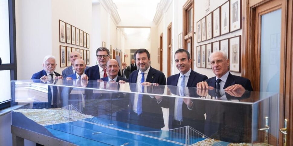 Ponte sullo Stretto di Messina, firmato al Mit l’accordo di programma. Ciucci: "Definisce i ruoli di ciascuno" Ponte sullo Stretto di Messina, firmato al Mit l’accordo di programma. Ciucci: "Definisce i ruoli di ciascuno"