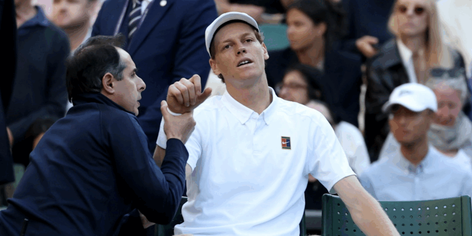 Wimbledon: il gomito di Sinner migliora, ma gli organizzatori sul centrale propongono... Cobolli IL PROGRAMMA DI DOMANI Wimbledon: il gomito di Sinner migliora, ma gli organizzatori sul centrale propongono... Cobolli IL PROGRAMMA DI DOMANI