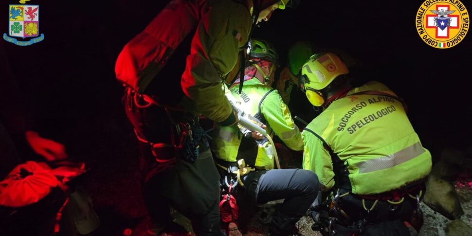 Madonie, escursionista ferita recuperata di notte dall Madonie, escursionista ferita recuperata di notte dall