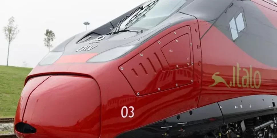 Maltempo, treno Italo colpito da un fulmine fermo sulla Milano-Bologna: altri convogli accodati con ritardo