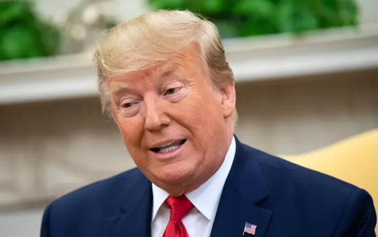 Il WSJ rivela una lettera oscena di Trump a Epstein. Il presidente, "E