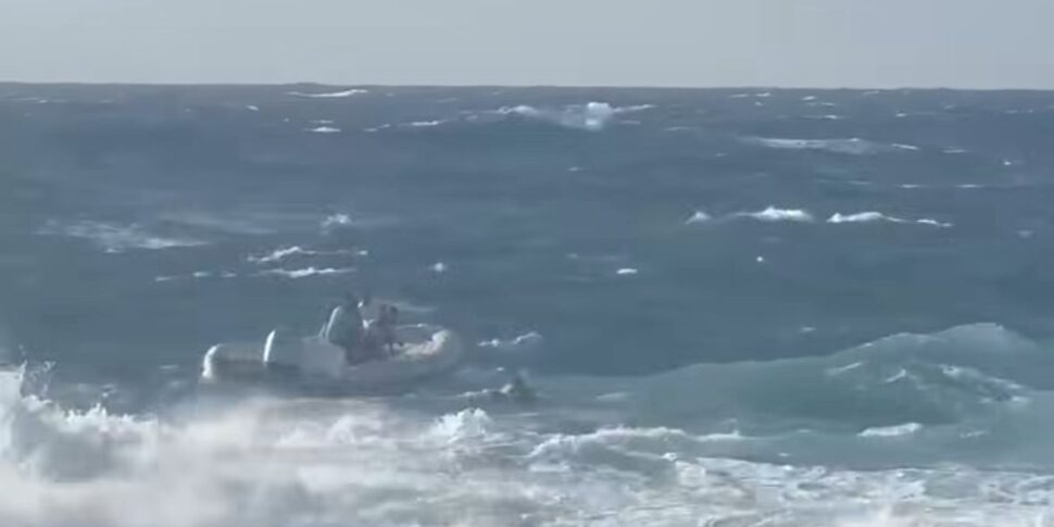https://assets.gazzettadelsud.it/2025/07/ustica-salvataggio-970x485.jpeg