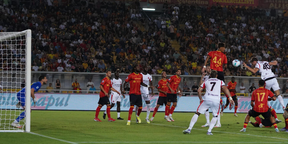 Lecce Milan 0 2, prima vittoria per Allegri che espugna il "Via del mare" Lecce Milan 0 2, prima vittoria per Allegri che espugna il "Via del mare"