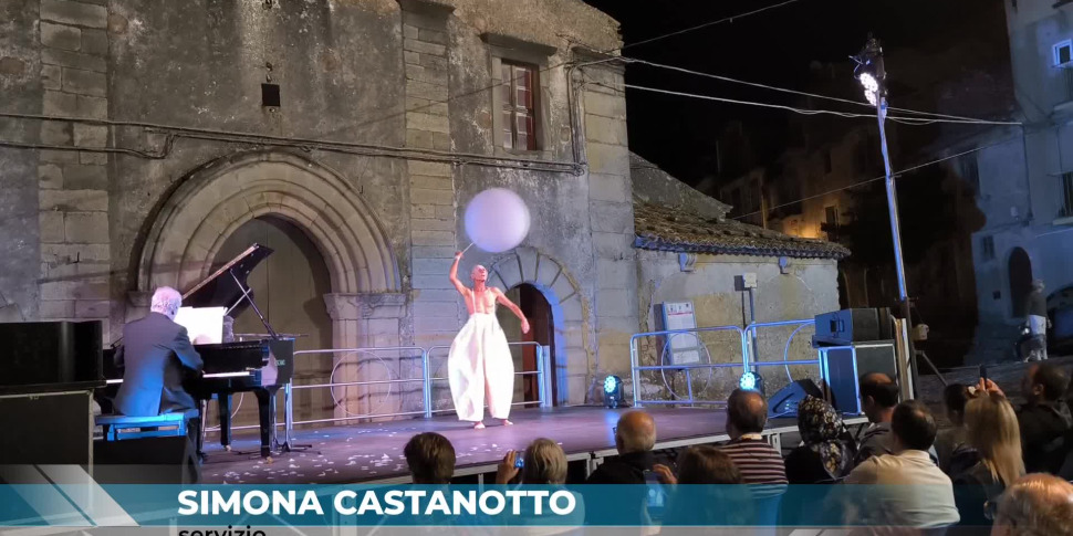 L’Horcynus Festival ha fatto tappa a Novara di Sicilia con un pensiero alle vittime innocenti delle guerre