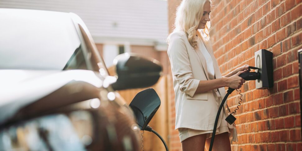 https://assets.gazzettadelsud.it/2025/08/Auto-elettrica-970x485.jpg