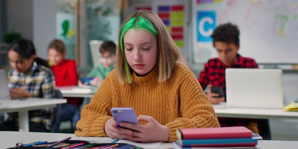 scuola per il 76 italiani 232 giusto vietare l uso dei cellulari in classe