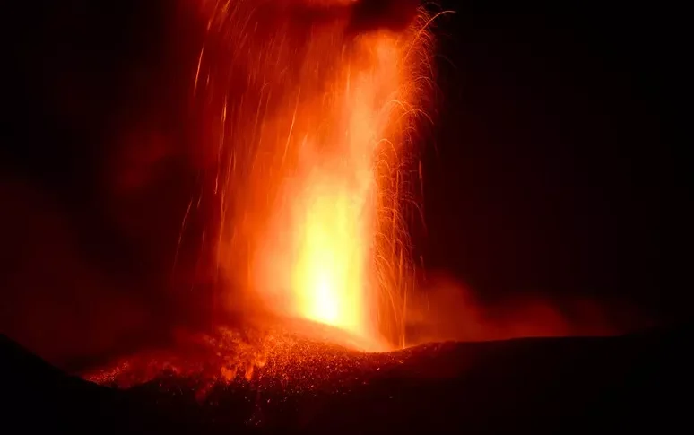 Ingv: intensa attività stromboliana nei crateri sommitali dell