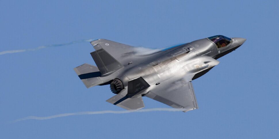 Due F 35 italiani in Estonia intercettano un velivolo russo Due F 35 italiani in Estonia intercettano un velivolo russo