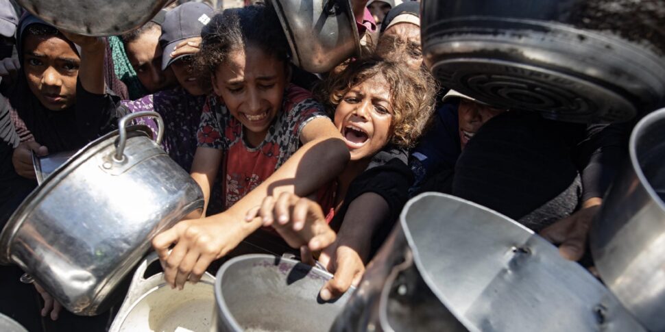 Gaza City nella morsa, alta tensione in Cisgiordania. Israele ammette: "Uno o due ostaggi in condizioni critiche" Gaza City nella morsa, alta tensione in Cisgiordania. Israele ammette: "Uno o due ostaggi in condizioni critiche"
