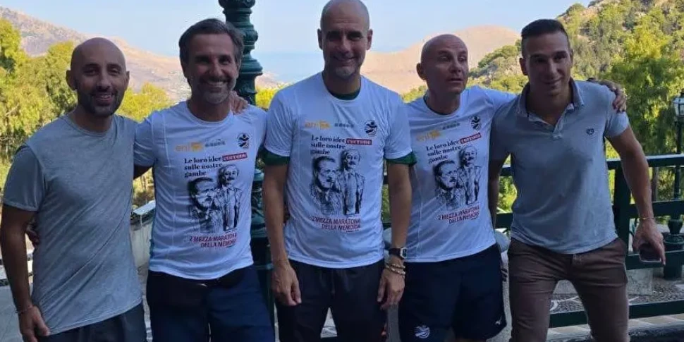 Guardiola e il Manchester City a Palermo, omaggio a Falcone e Borsellino prima dell’amichevole Guardiola e il Manchester City a Palermo, omaggio a Falcone e Borsellino prima dell’amichevole