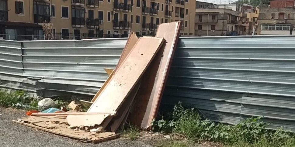 Messina, rifiuti e degrado soffocano il quinto quartiere