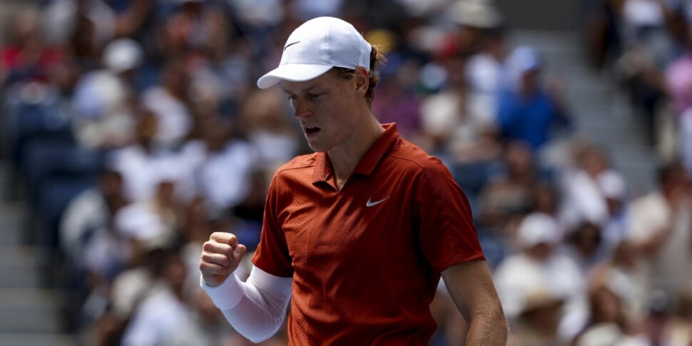 Us Open, Sinner batte Shapovalov e va agli ottavi: rimonta dopo un inizio difficile Us Open, Sinner batte Shapovalov e va agli ottavi: rimonta dopo un inizio difficile