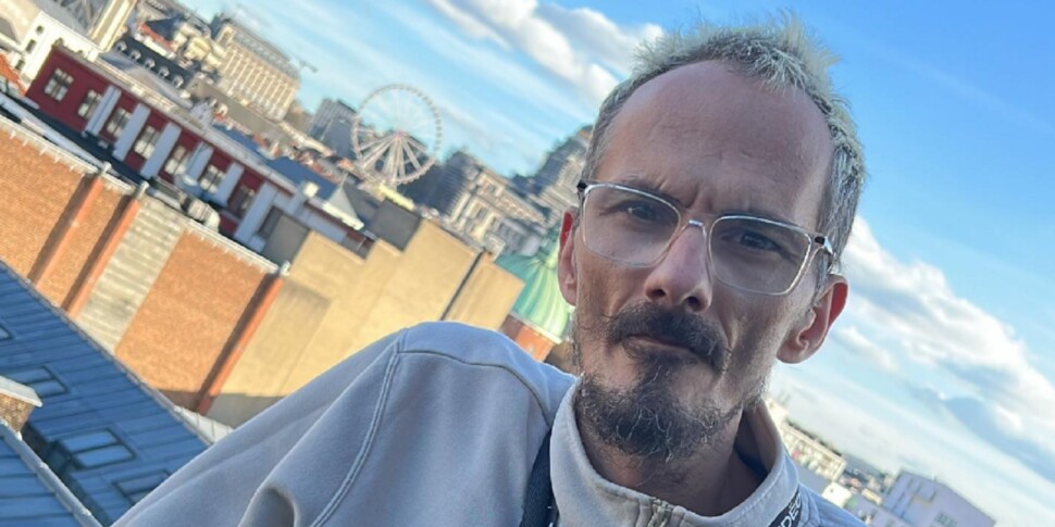 Orrore online in Francia, lo streamer Jean Pormanove muore in diretta: torturato e seviziato in un live di 10 giorni. Aperta un