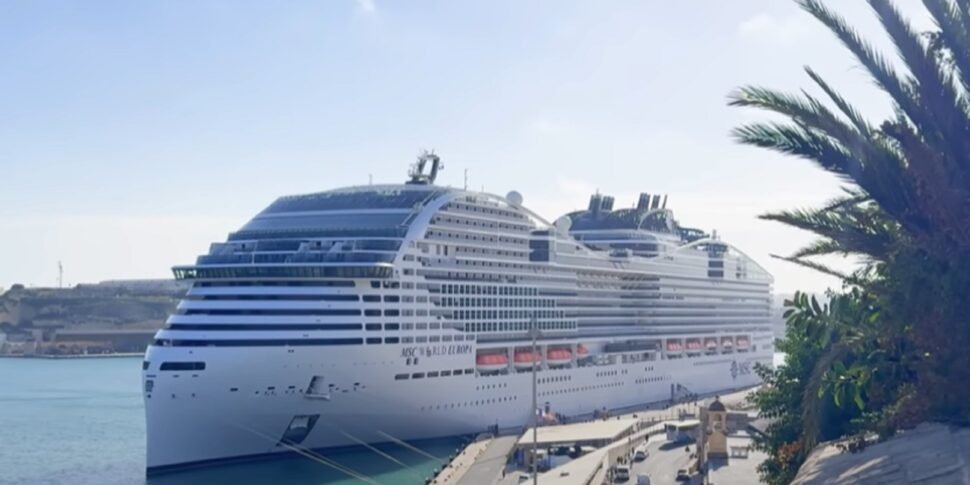 https://assets.gazzettadelsud.it/2025/08/MSC-World-Europa-970x485.jpg