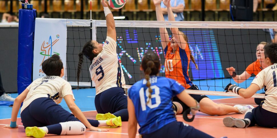 L’Italia trionfa agli Europei di sitting volley: battuta l’Olanda in finale, oro grazie alla calabrese Raffaela Battaglia L’Italia trionfa agli Europei di sitting volley: battuta l’Olanda in finale, oro grazie alla calabrese Raffaela Battaglia