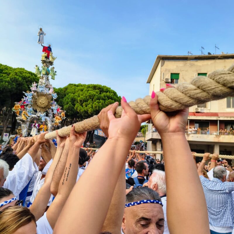 Vara 2025 a Messina tra storie e preghiere: alle vittime di femminicidio e di incidenti, a una figlia, a quei 15 bambini ucraini orfani di guerra