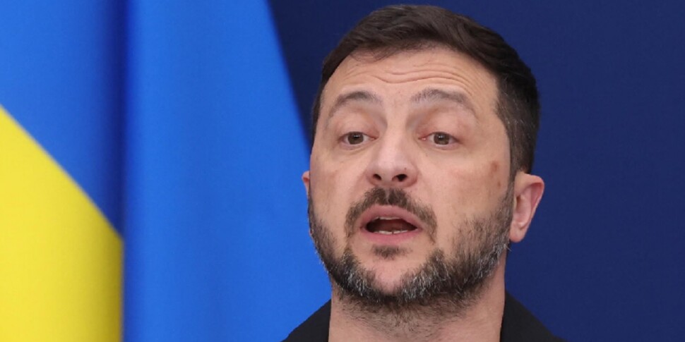 la casa bianca ha chiesto a zelensky se indosser224 un abito