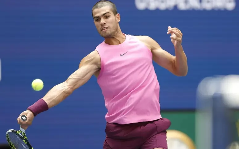 tennis us open out jasmine paolini ko in 2 set con la vondrousova alcaraz domina darderi agli ottavi anche djokovic e fritz stasera c 232 sinner e il derby tra cobolli e musetti