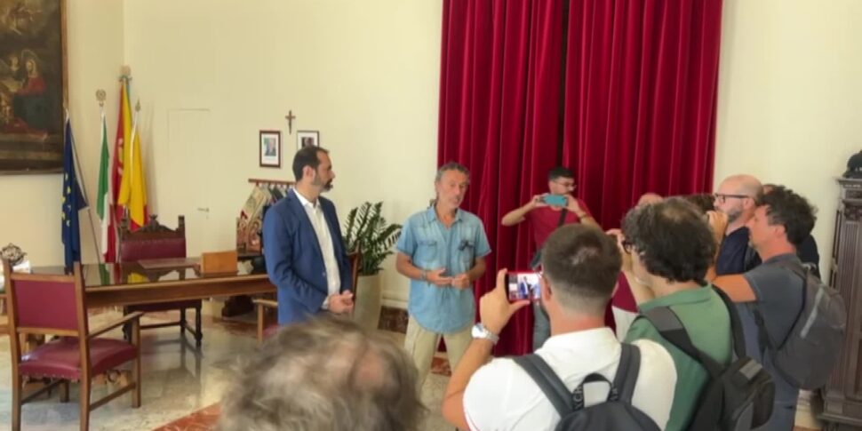 Antonio Mazzeo, rientrato in Italia ricevuto dal sindaco Basile: "Ho visto cos'è la banalità del male"