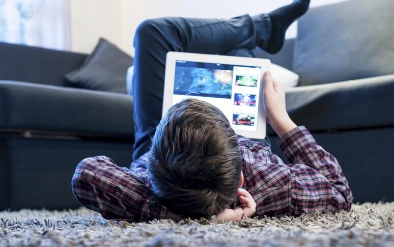 youtube utilizzer224 l intelligenza artificiale per capire quando gli utenti sono bambini che fingono di essere adulti