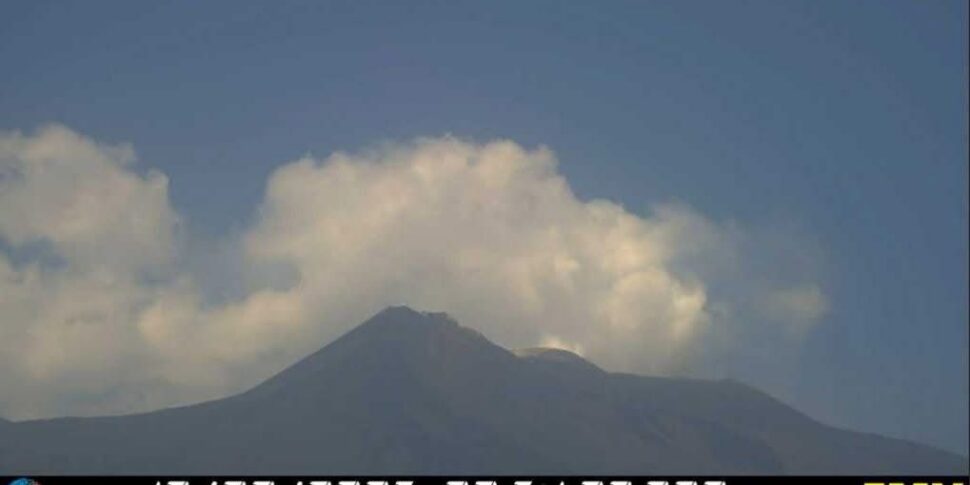 Etna, colata lavica a quota 3mila metri con l Etna, colata lavica a quota 3mila metri con l