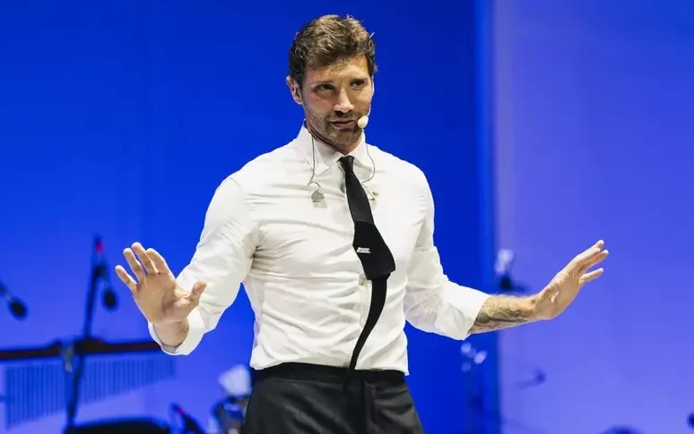 https://assets.gazzettadelsud.it/2025/08/de-martino-1-774x485.webp