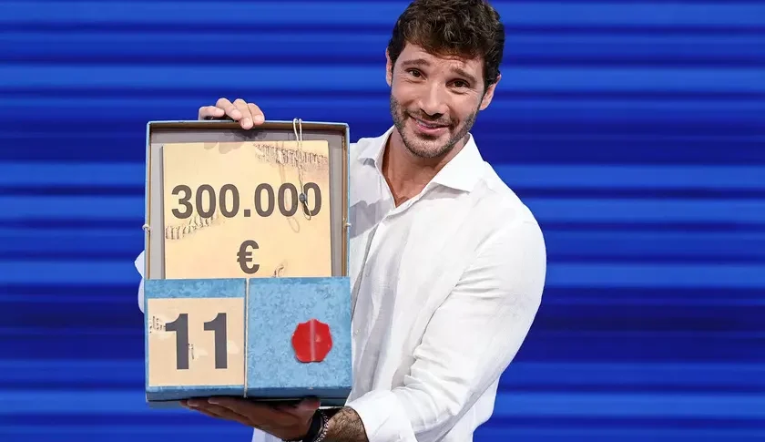 affari tuoi stefano de martino torna su rai1 dal 2 settembre e ci sar224 la sorpresa del pacco nero
