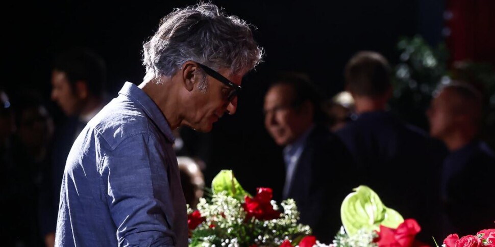 fiorello vorrei fare un variet224 come quelli di baudo dovrebbero mettere la sua statua al posto del cavallo l intervista