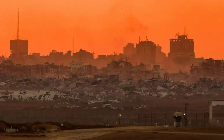 Il ministro della Difesa: "Israele distruggerà Gaza City se Hamas non rilascerà gli ostaggi" Il ministro della Difesa: "Israele distruggerà Gaza City se Hamas non rilascerà gli ostaggi"