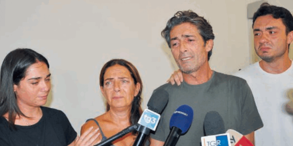 La tragedia di Bagheria, i genitori di Simona Cinà senza pace: «Vogliamo sapere perché è morta» La tragedia di Bagheria, i genitori di Simona Cinà senza pace: «Vogliamo sapere perché è morta»