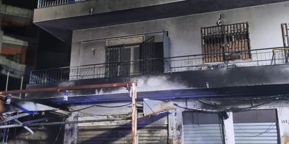 Messina, notte di paura per l'incendio in una struttura a Contemplazione