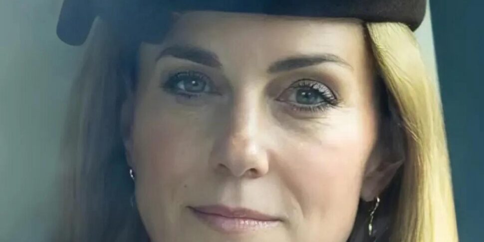 Kate Middleton coi capelli biondi, nuovo look per la vacanza a Balmoral Kate Middleton coi capelli biondi, nuovo look per la vacanza a Balmoral