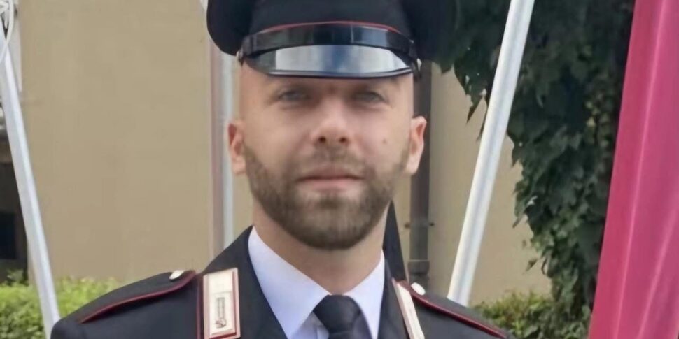 Scontro moto furgone nel Mantovano, morto il carabiniere Mario Sicilia. Aveva frequentato la scuola allievi di Reggio Calabria Scontro moto furgone nel Mantovano, morto il carabiniere Mario Sicilia. Aveva frequentato la scuola allievi di Reggio Calabria