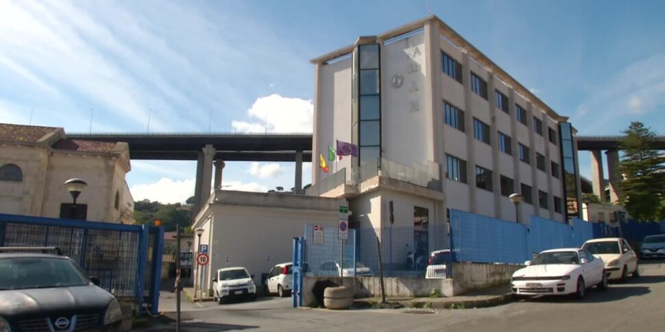 Messina, spiaggia di Paradiso nel degrado: rifiuti, acquitrini e vegetazione