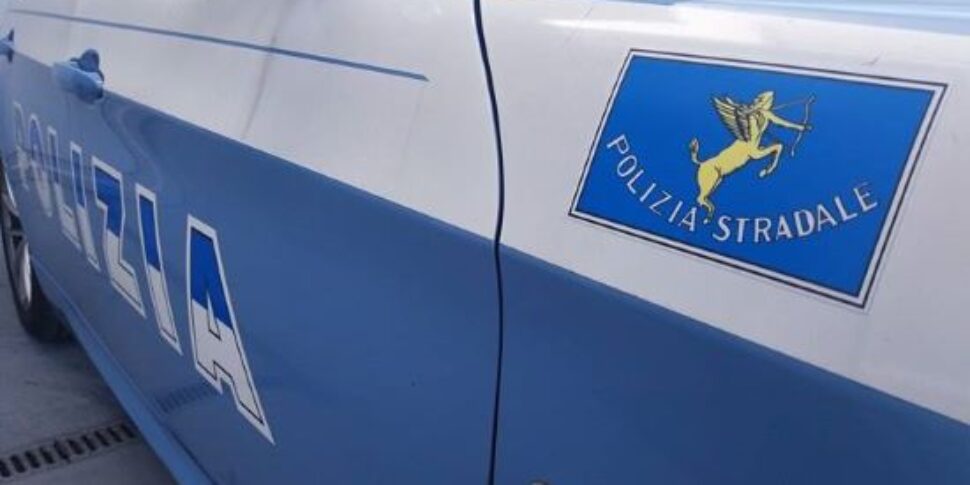 https://assets.gazzettadelsud.it/2025/08/polizia-stradale-12-970x485.jpg