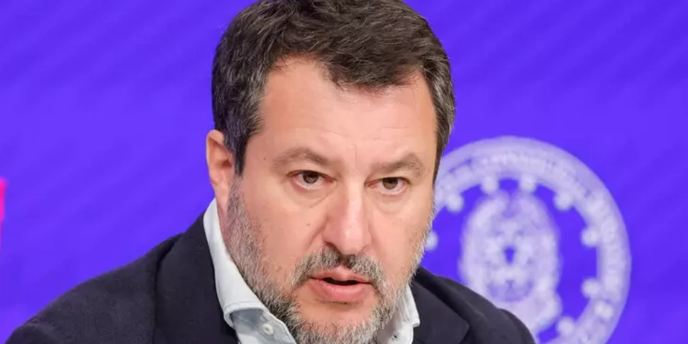 "Ti metti elmetto e fucile e vai tu in Ucraina": Salvini contro Macron sulle truppe a Kiev, Parigi convoca l "Ti metti elmetto e fucile e vai tu in Ucraina": Salvini contro Macron sulle truppe a Kiev, Parigi convoca l
