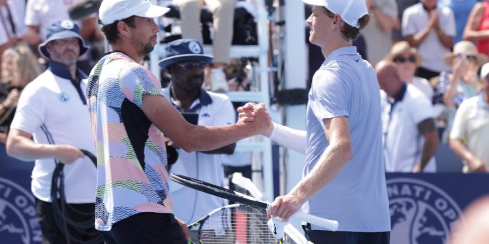 tennis cincinnati sinner batte diallo 6 2 7 6 e va agli ottavi sonego eliminato da fritz in due set